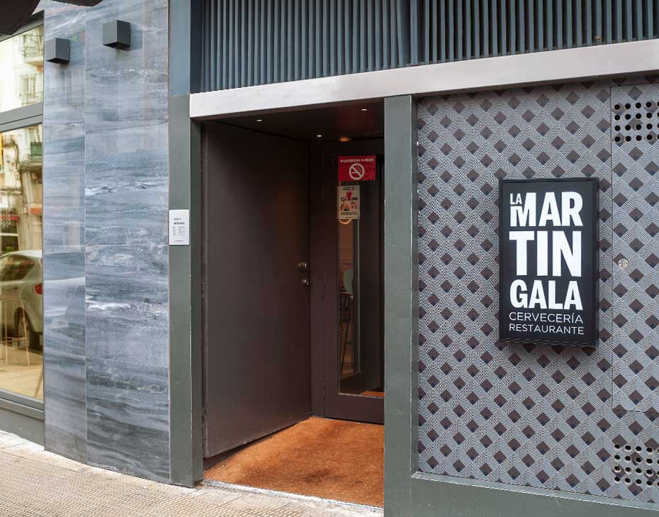 Fachada de la cervecería La Martingala en Burlada, ideal para disfrutar de la carta de Williams.